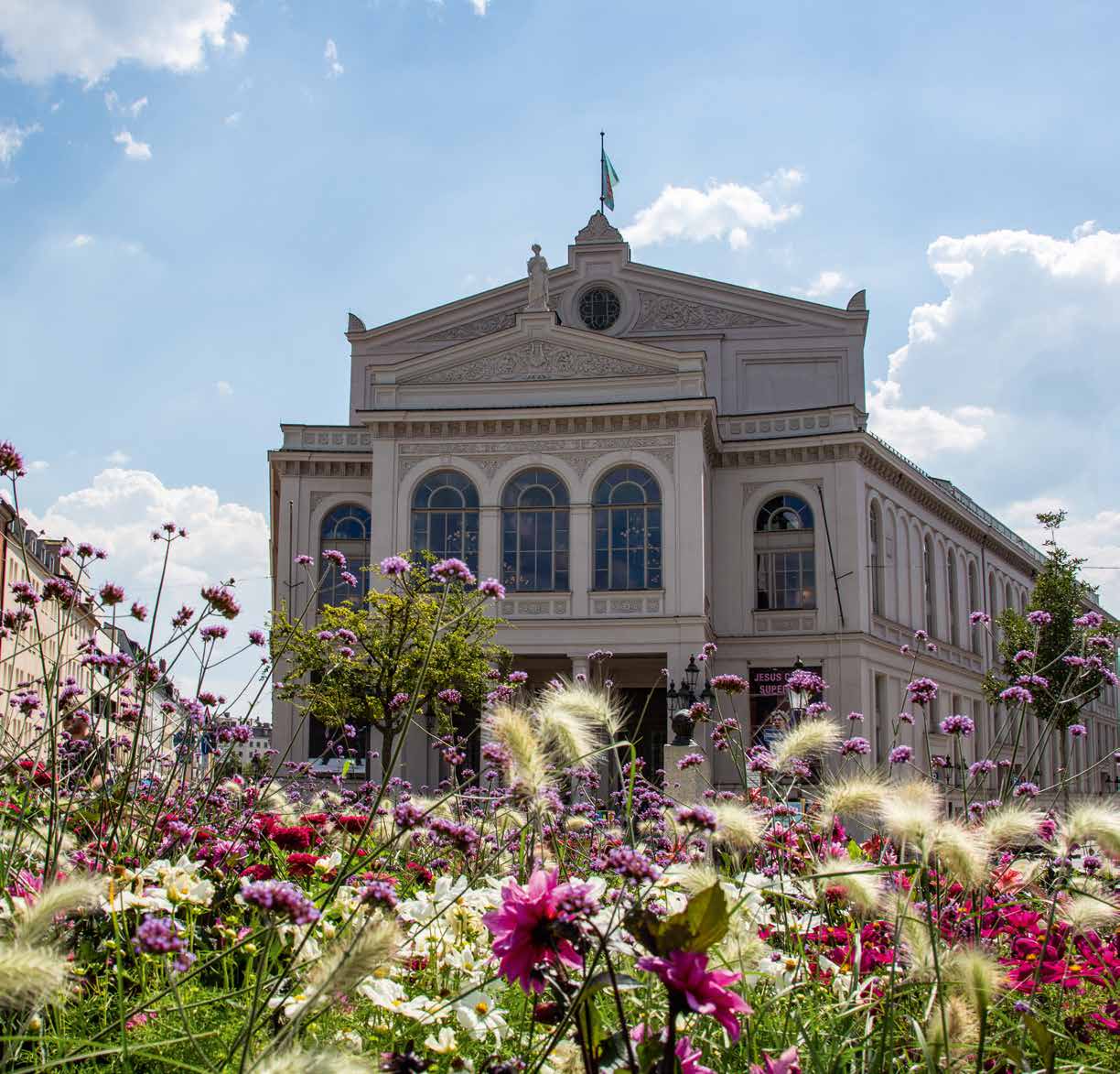 Gärtnerplatz München mit Gärtnerplatztheater und sternförmigen Straßenzügen