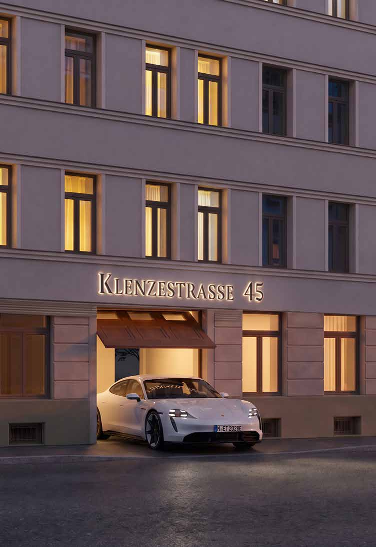 Tiefgaragenzufahrt der Klenzestraße 45 hinter dem historischen Tor bei Nacht